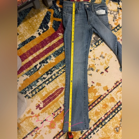 Levi's Classic Blue Jeans with Red Tag - Picture 6 of 6